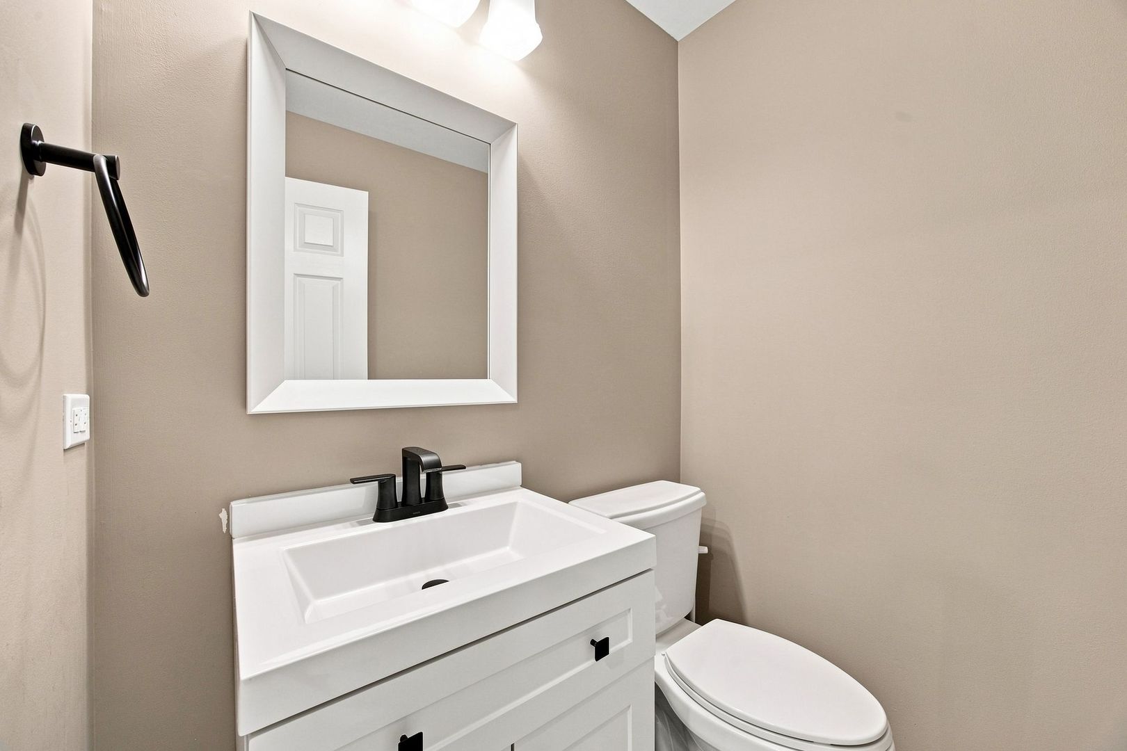1050 Hampshire Lane Property Photo 21