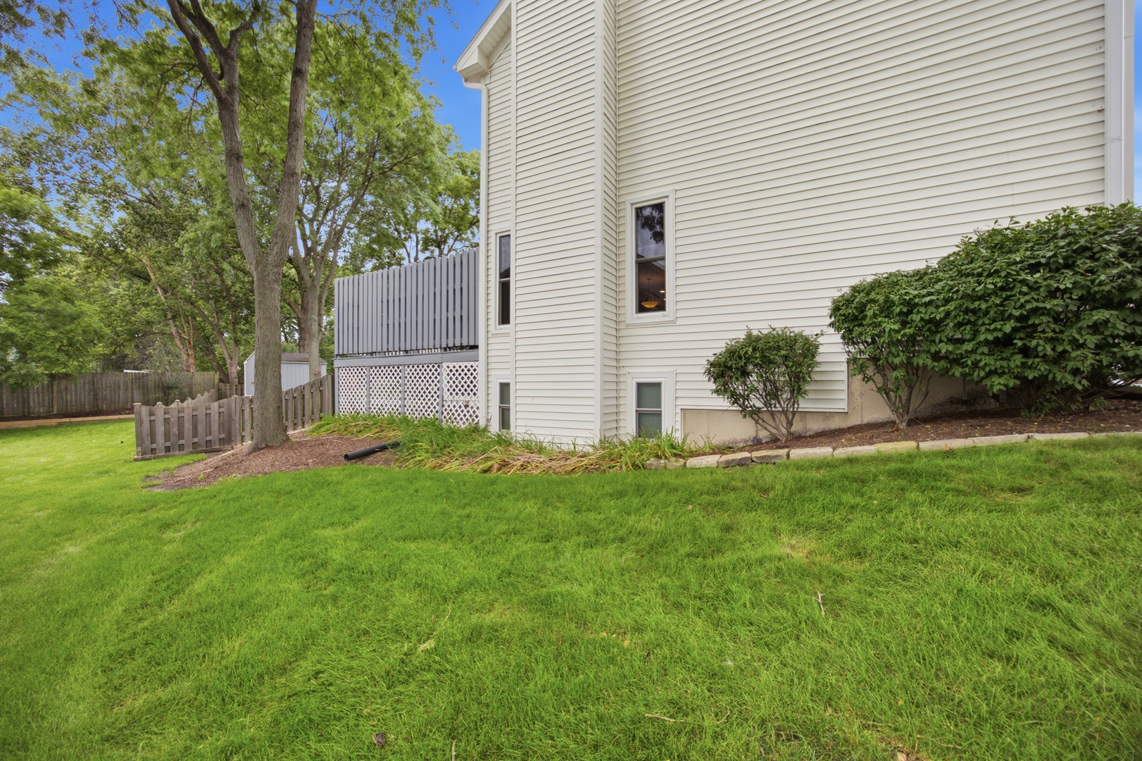 1050 Hampshire Lane Property Photo 49