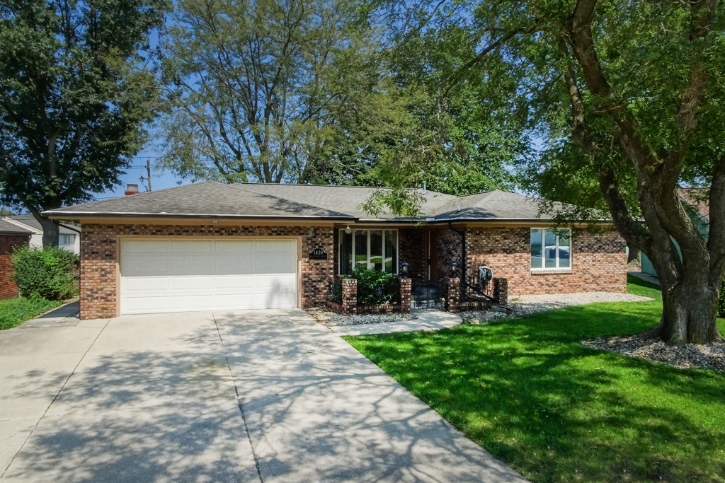 1420 Westview Drive Property Photo 1