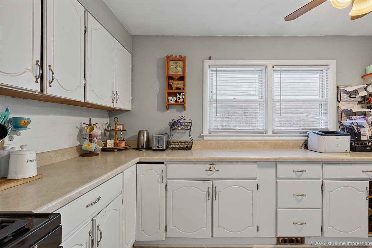 8725 Sproat Avenue Property Photo 12
