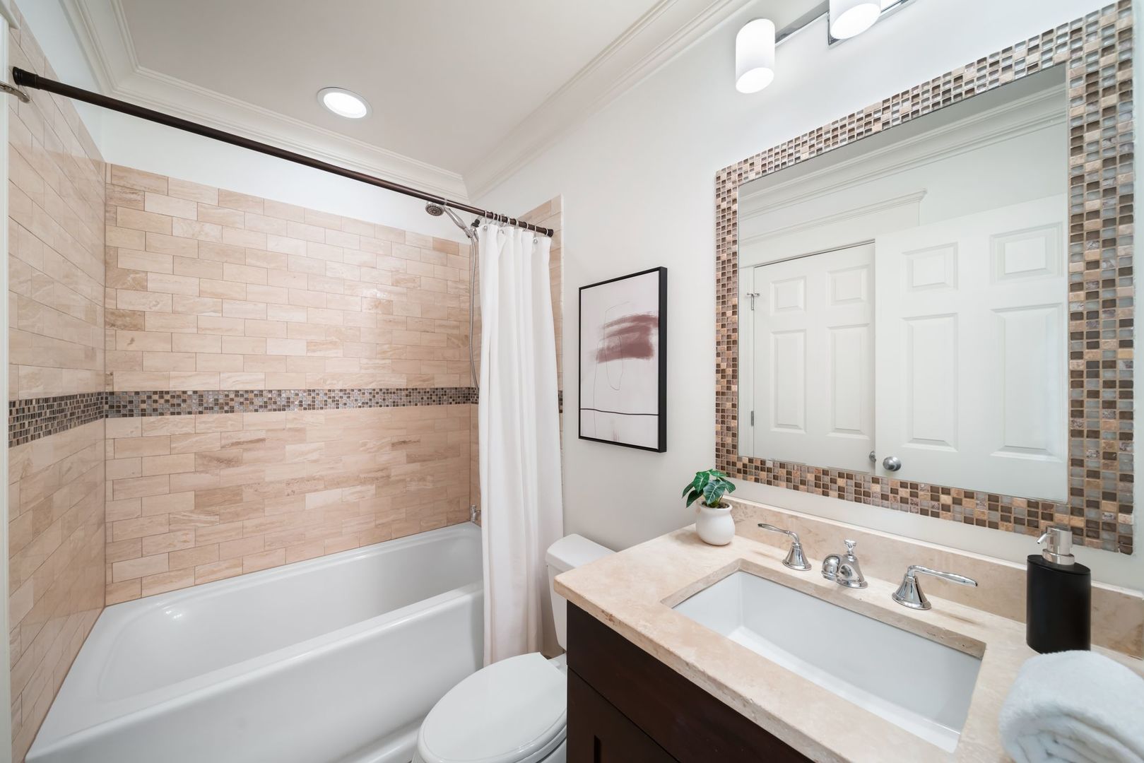 2042 N Racine Avenue 101 Property Photo 25