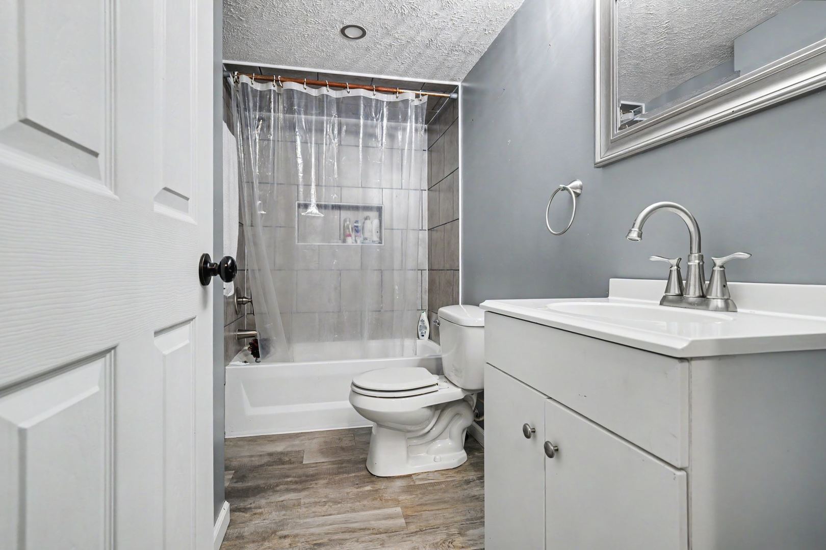 1313 W Chestnut Street Property Photo 8