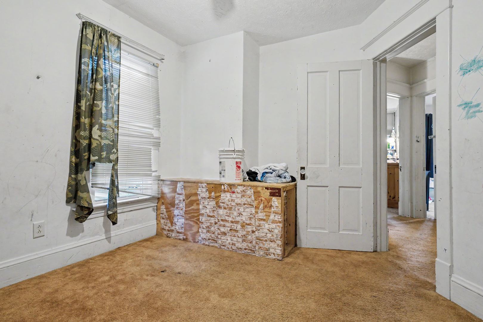 1313 W Chestnut Street Property Photo 16