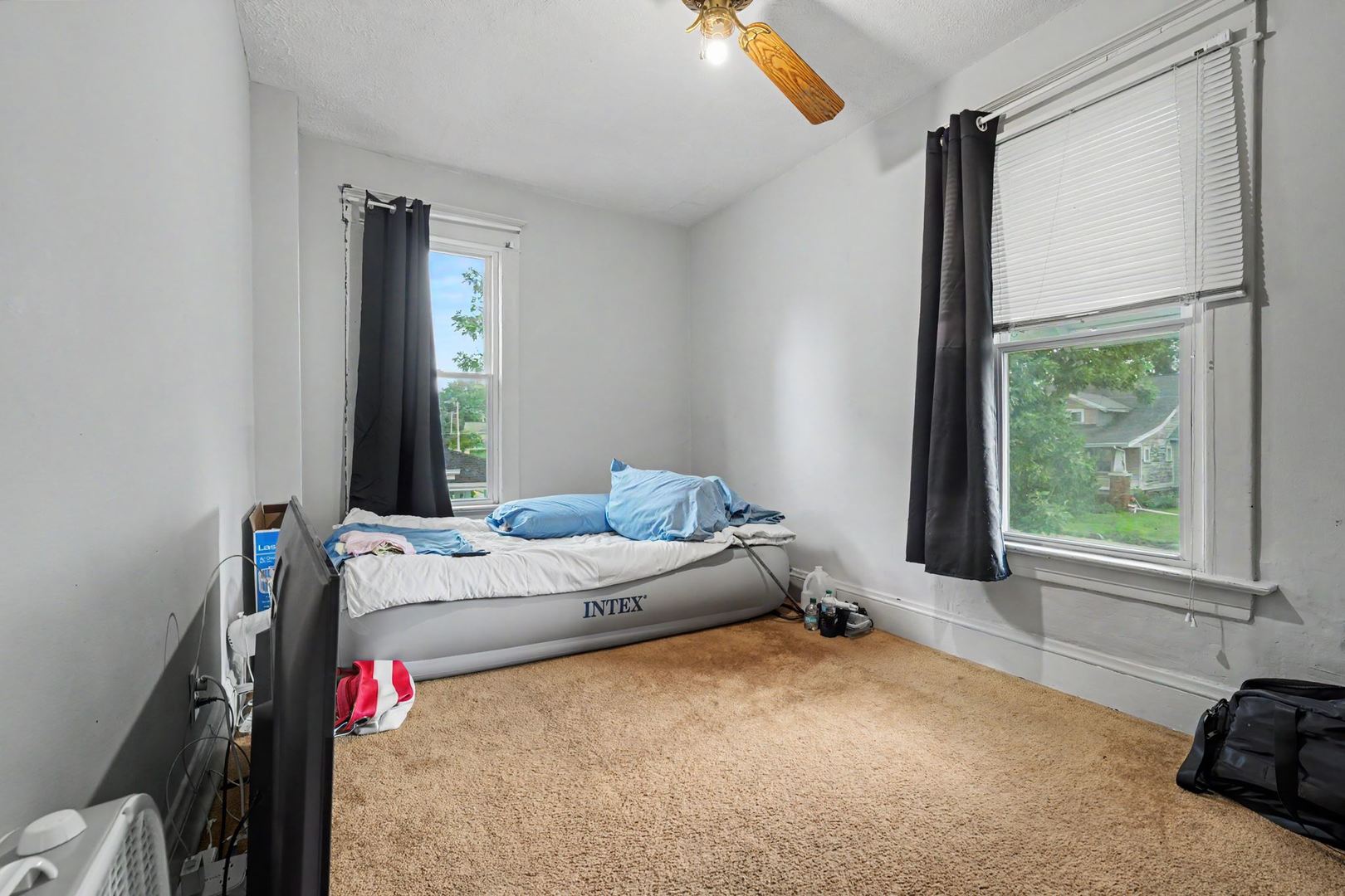 1313 W Chestnut Street Property Photo 20