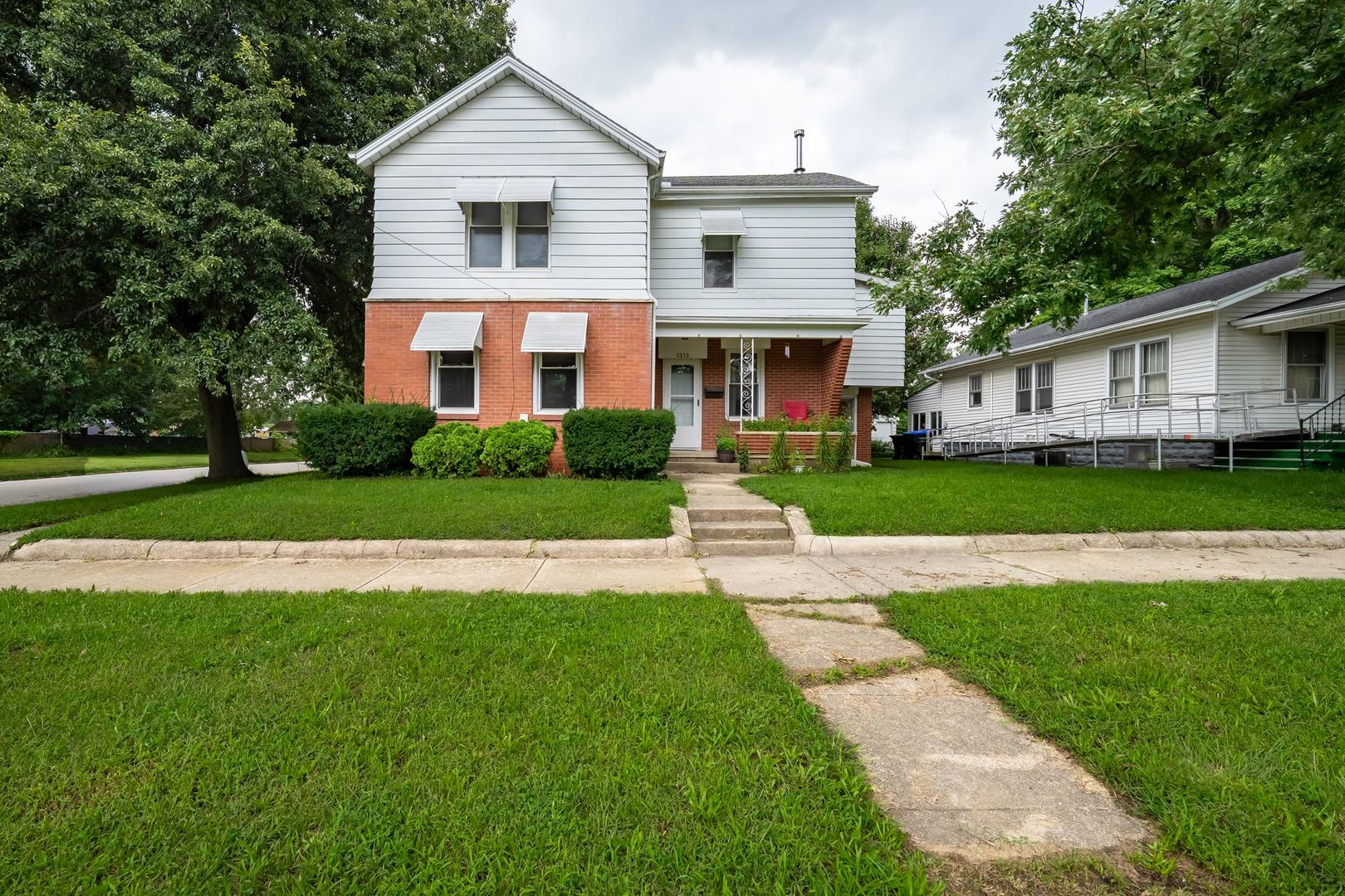 1313 W Chestnut Street Property Photo 22