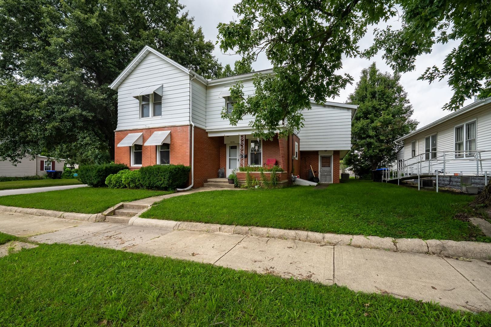 1313 W Chestnut Street Property Photo 23