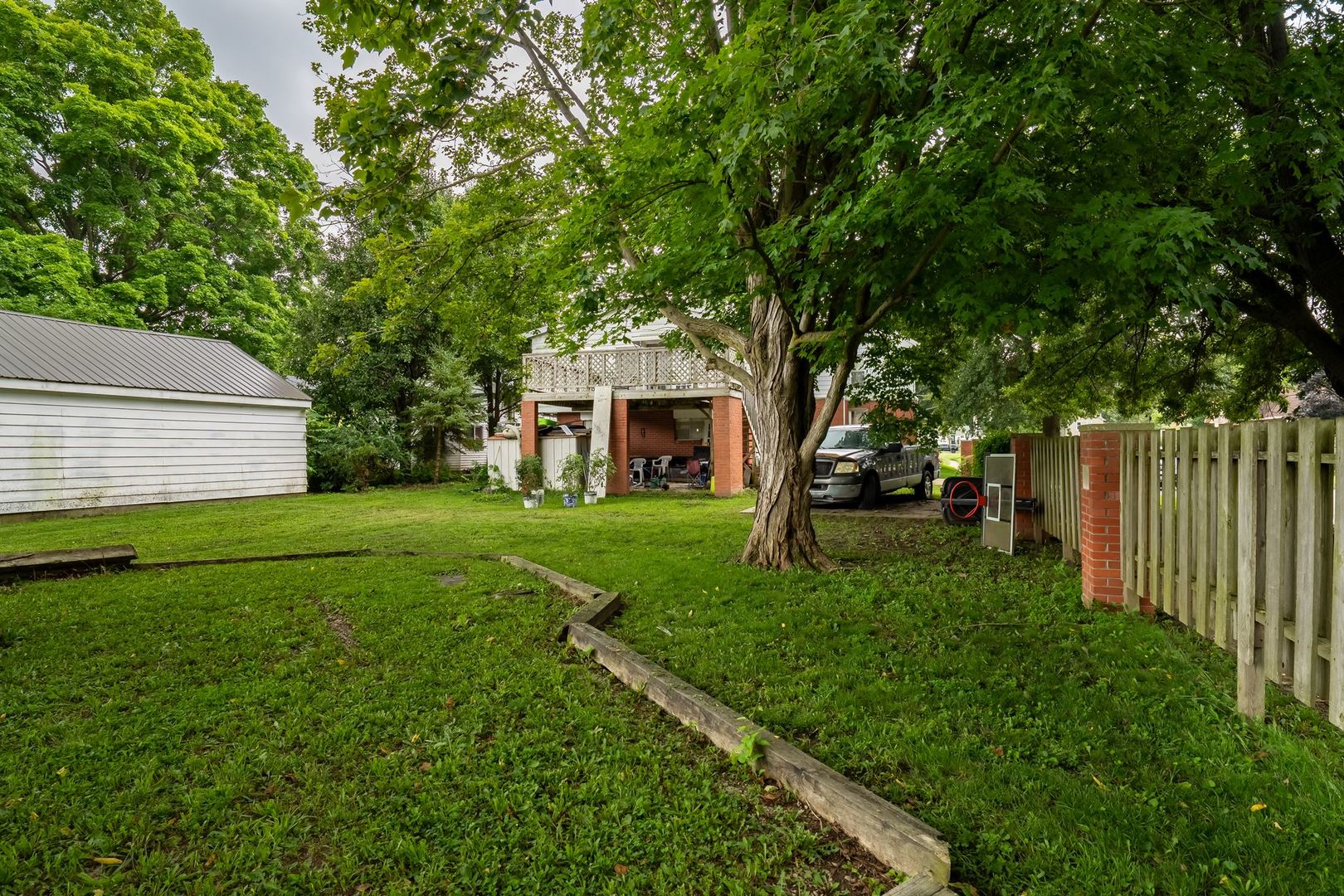 1313 W Chestnut Street Property Photo 25