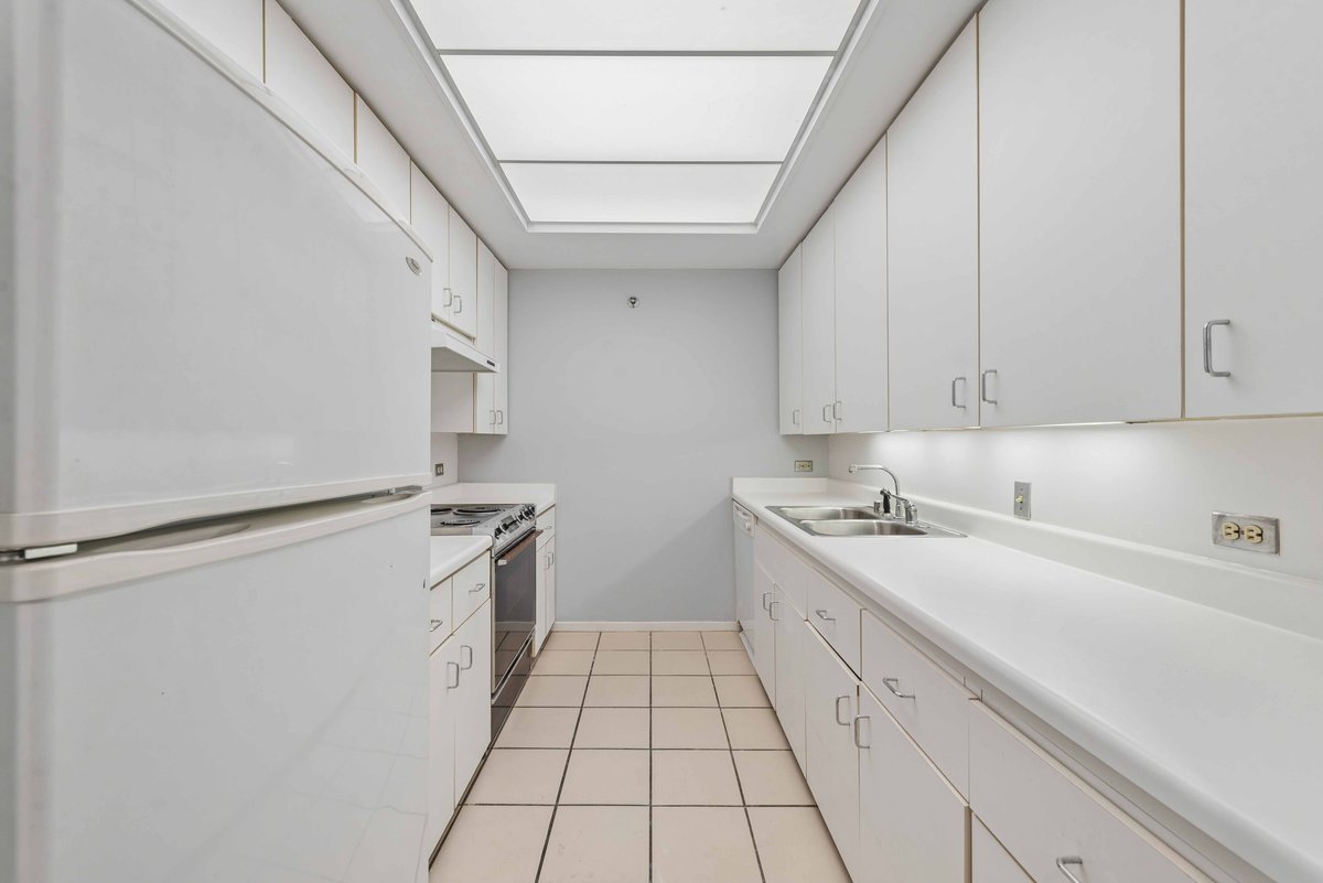 680 N Lake Shore Drive 1008 Property Photo 8