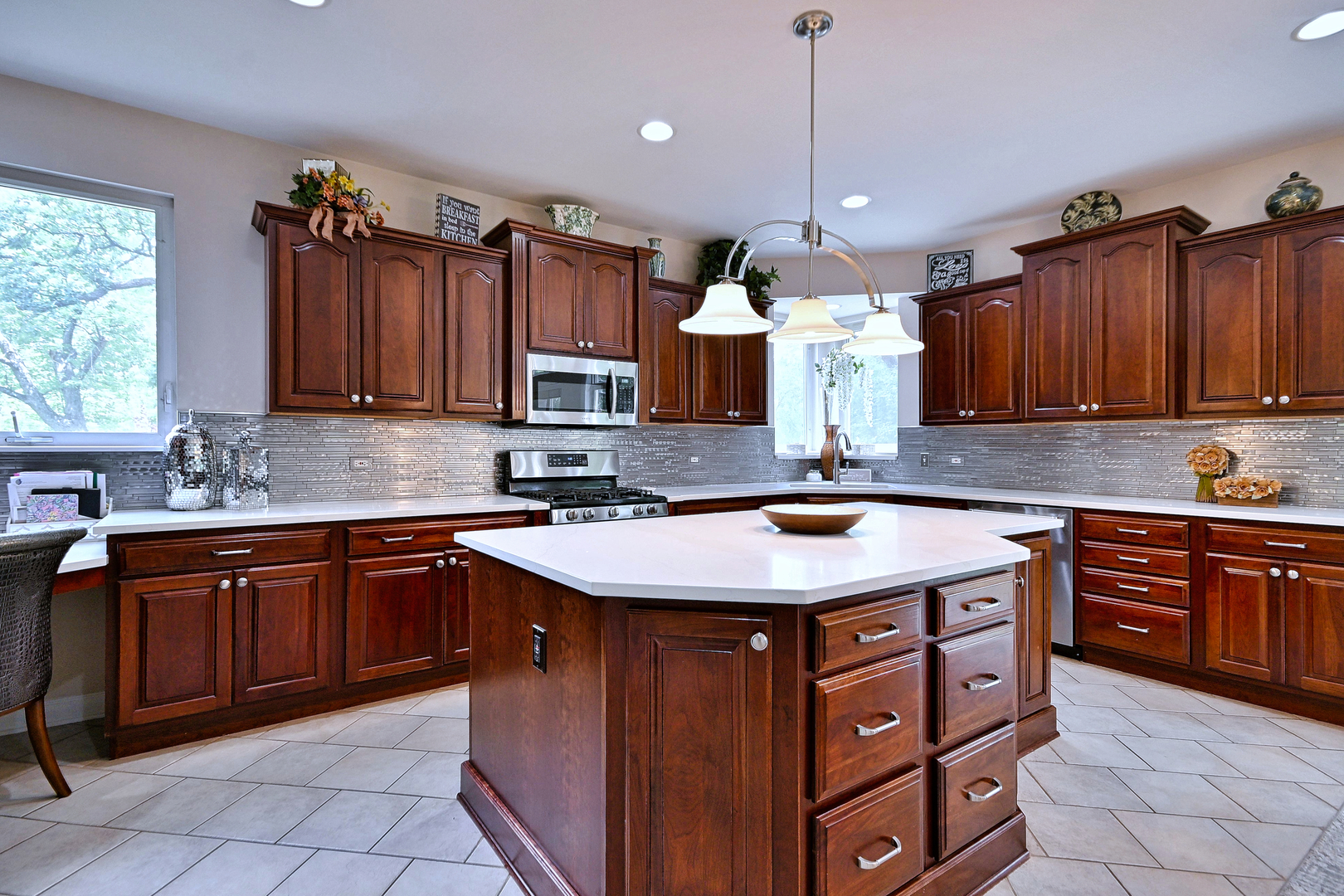 383 Country Oak Lane Property Photo 6