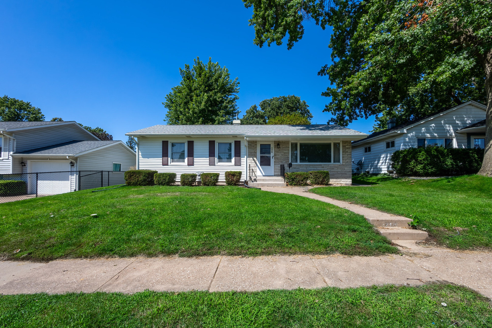 2420 N Sturdevant Street Property Photo 2