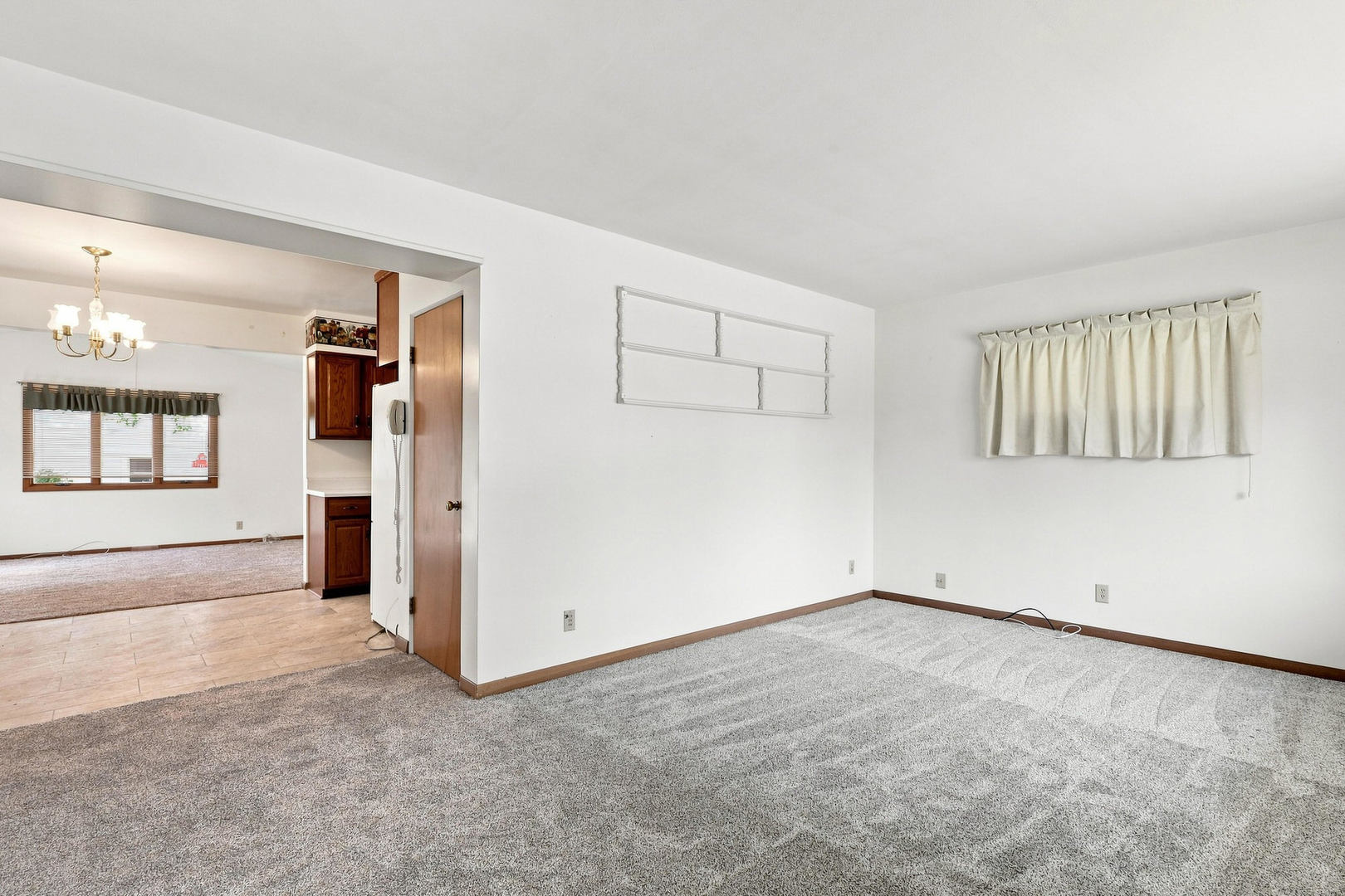 2420 N Sturdevant Street Property Photo 3