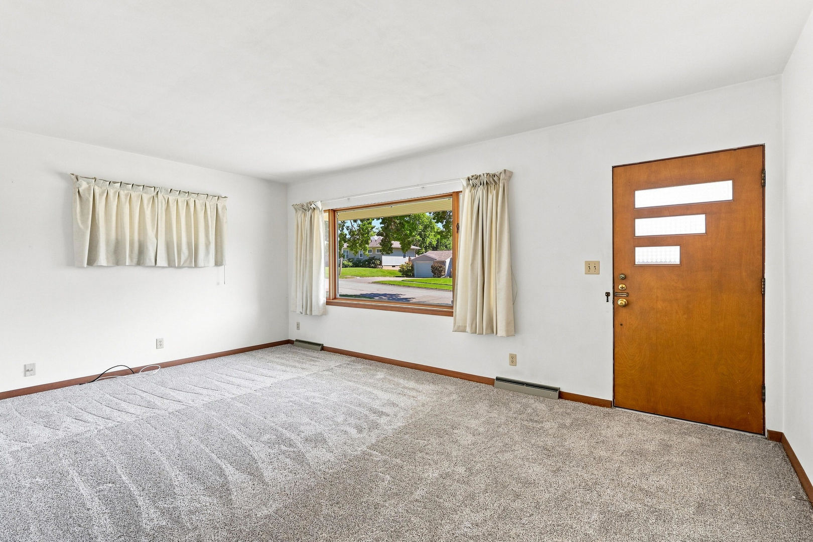 2420 N Sturdevant Street Property Photo 4