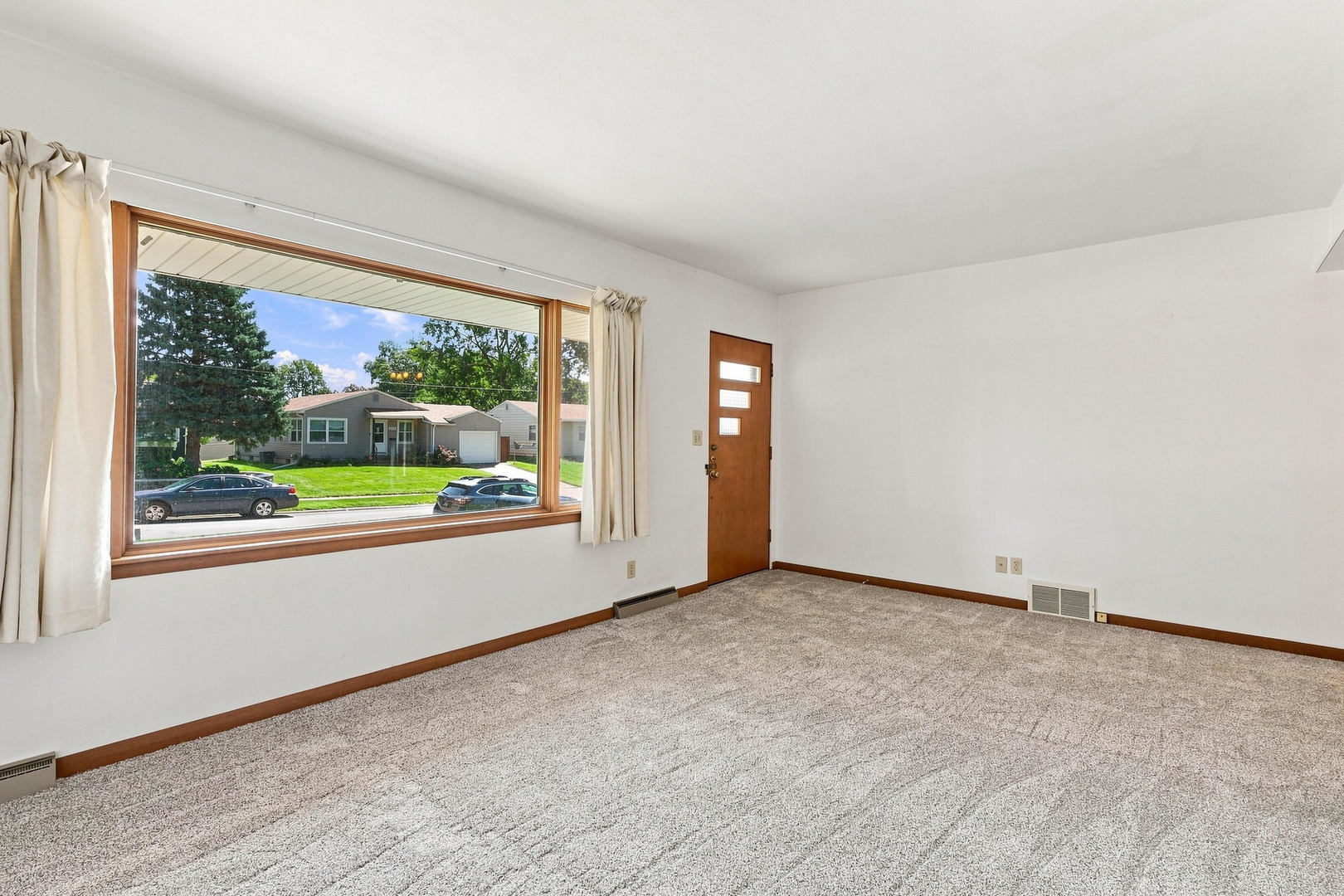2420 N Sturdevant Street Property Photo 5