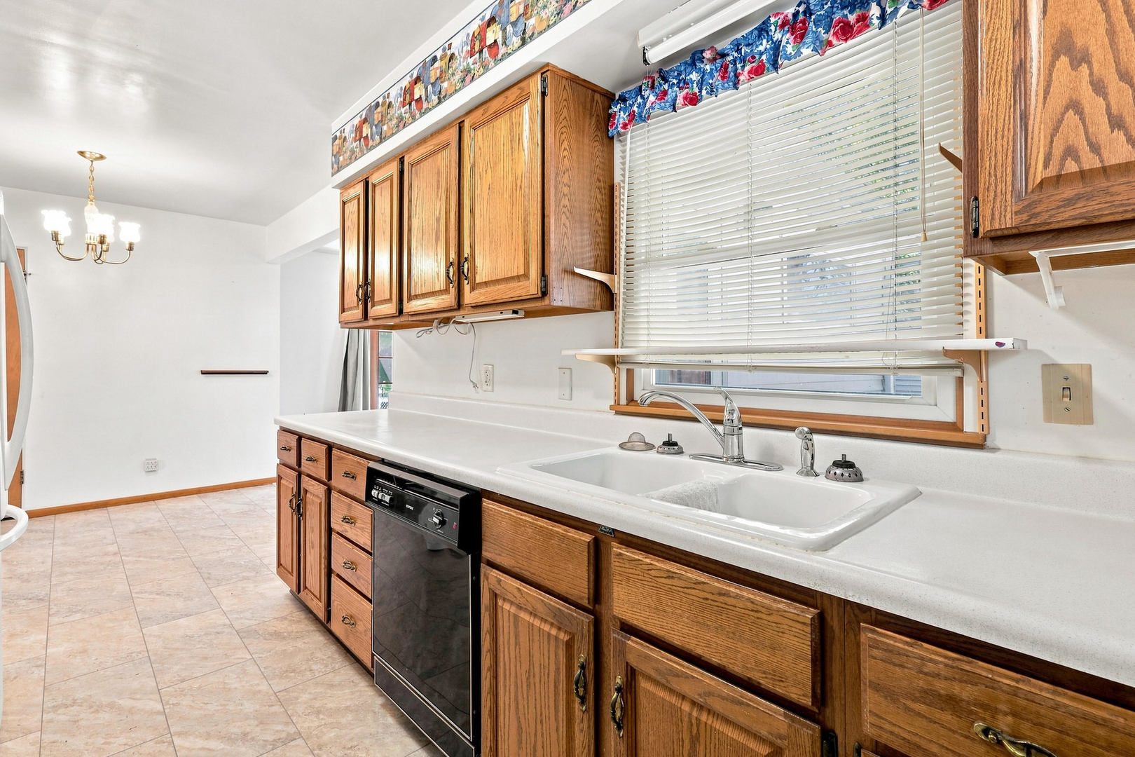 2420 N Sturdevant Street Property Photo 10