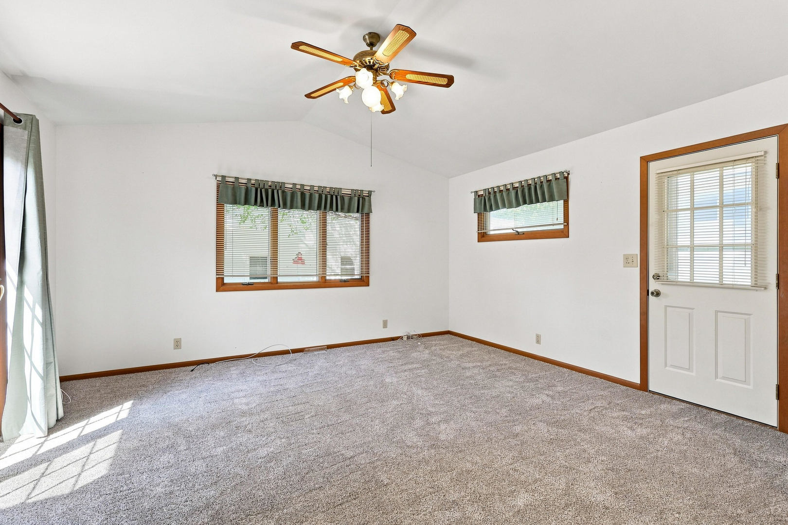 2420 N Sturdevant Street Property Photo 11