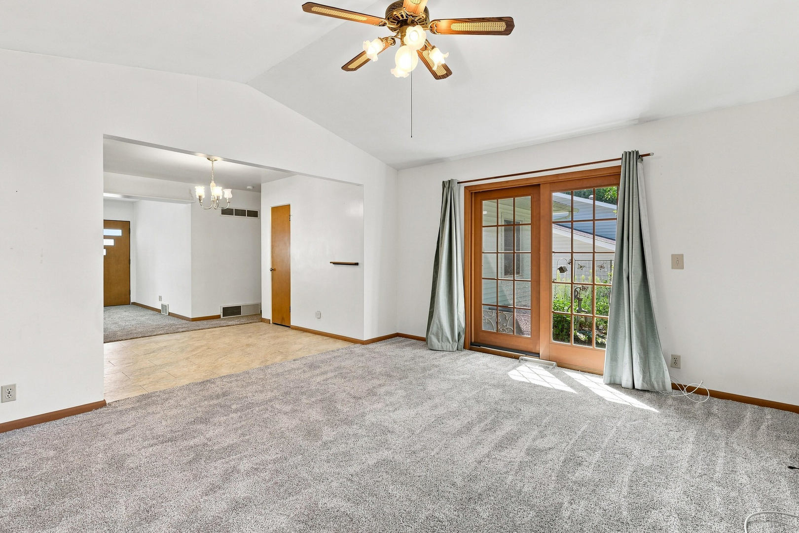2420 N Sturdevant Street Property Photo 12