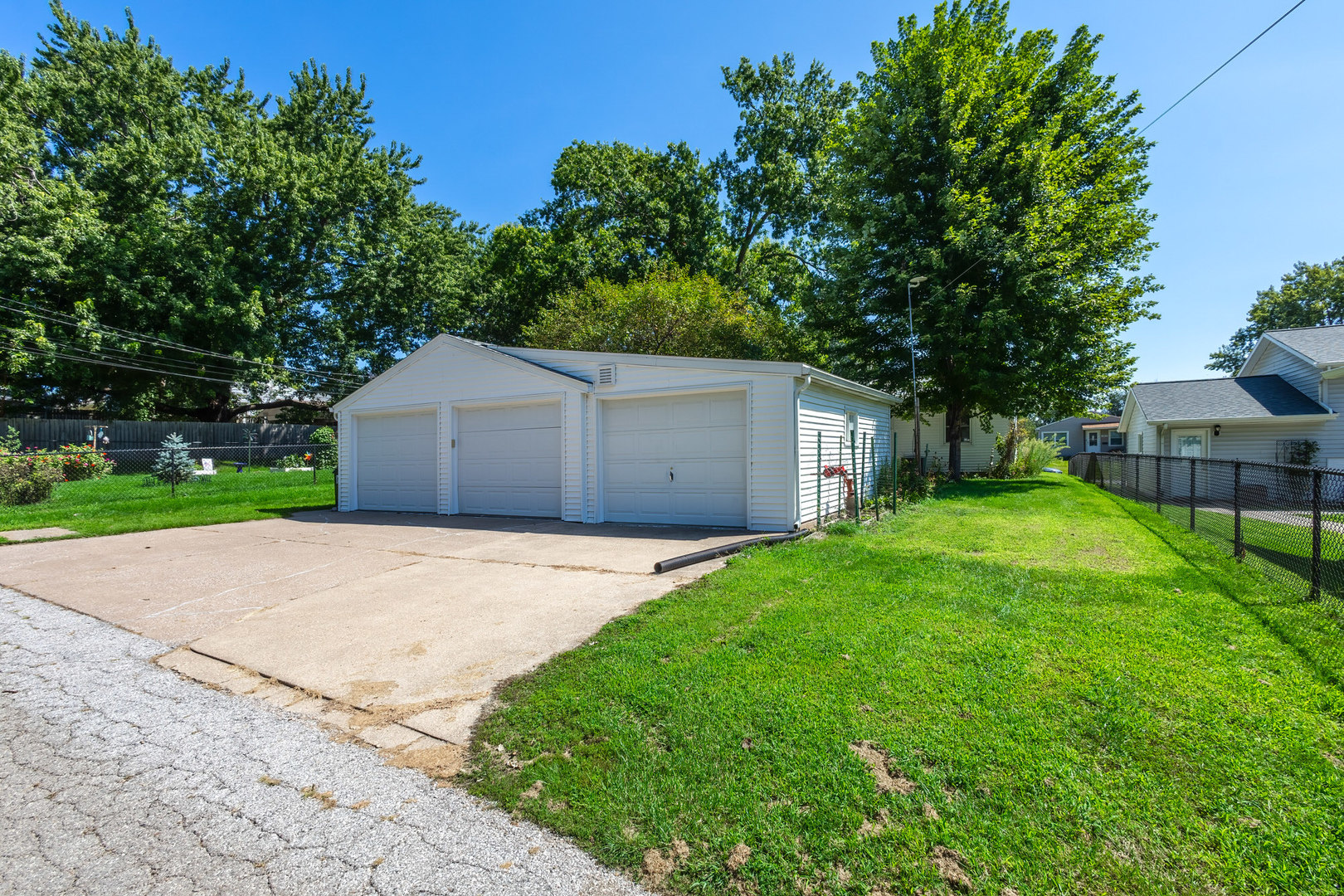 2420 N Sturdevant Street Property Photo 34