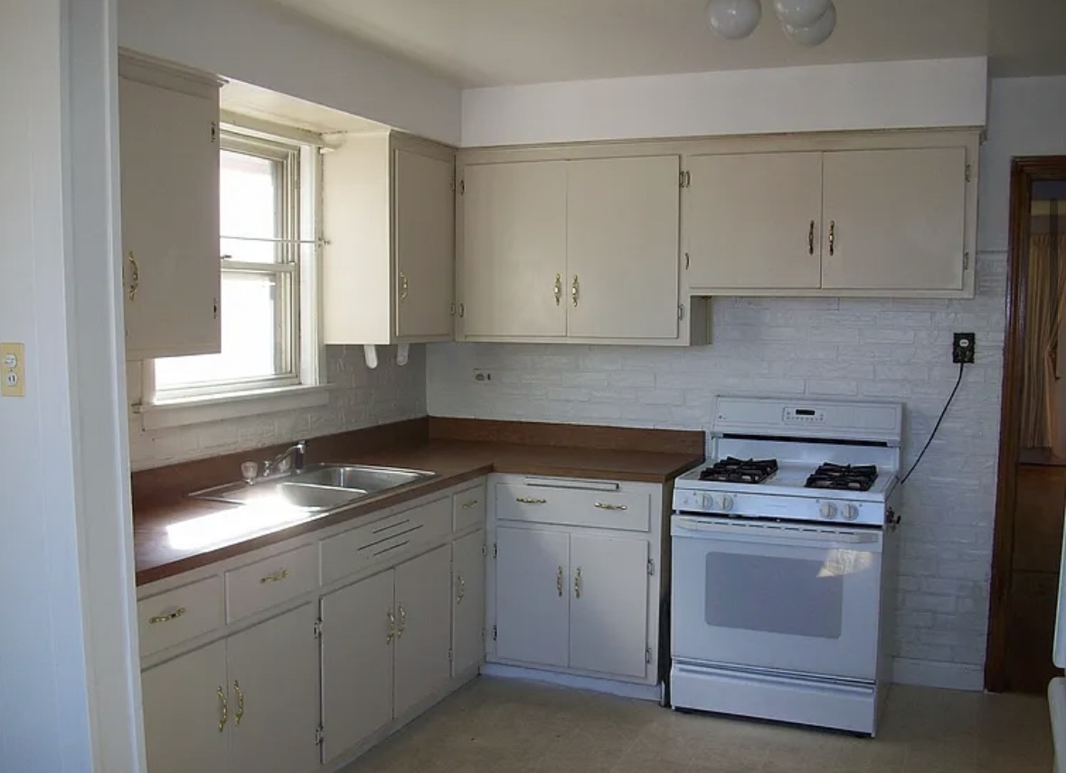 2433 S Keystone Avenue Property Photo 2