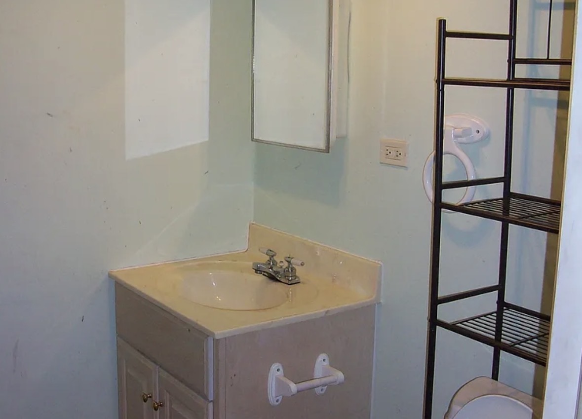 2433 S Keystone Avenue Property Photo 6