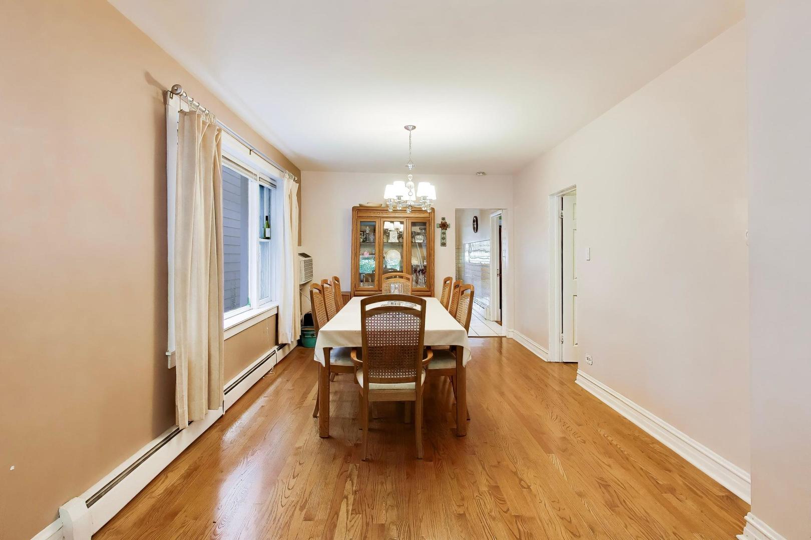 4252 N Whipple Street Property Photo 6