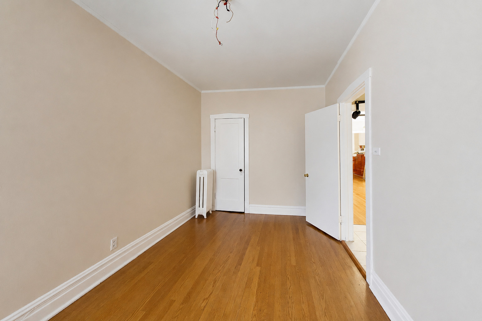 4252 N Whipple Street Property Photo 27