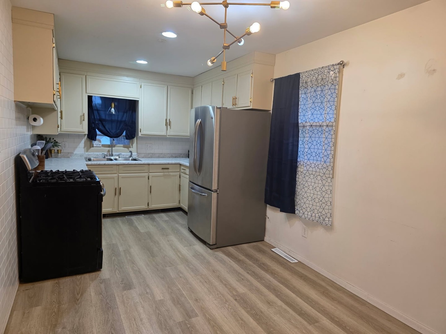 233 S Randolph Avenue Property Photo 4