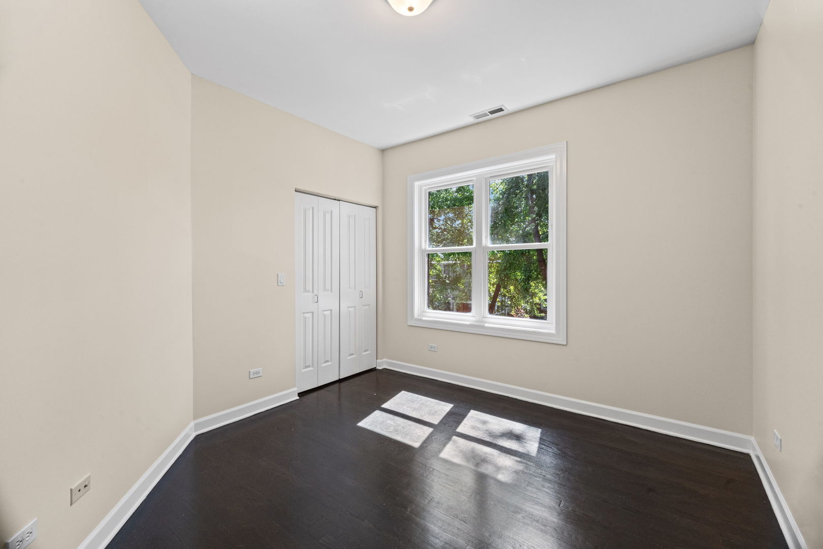 1900 W Byron Street 2 Property Photo 9