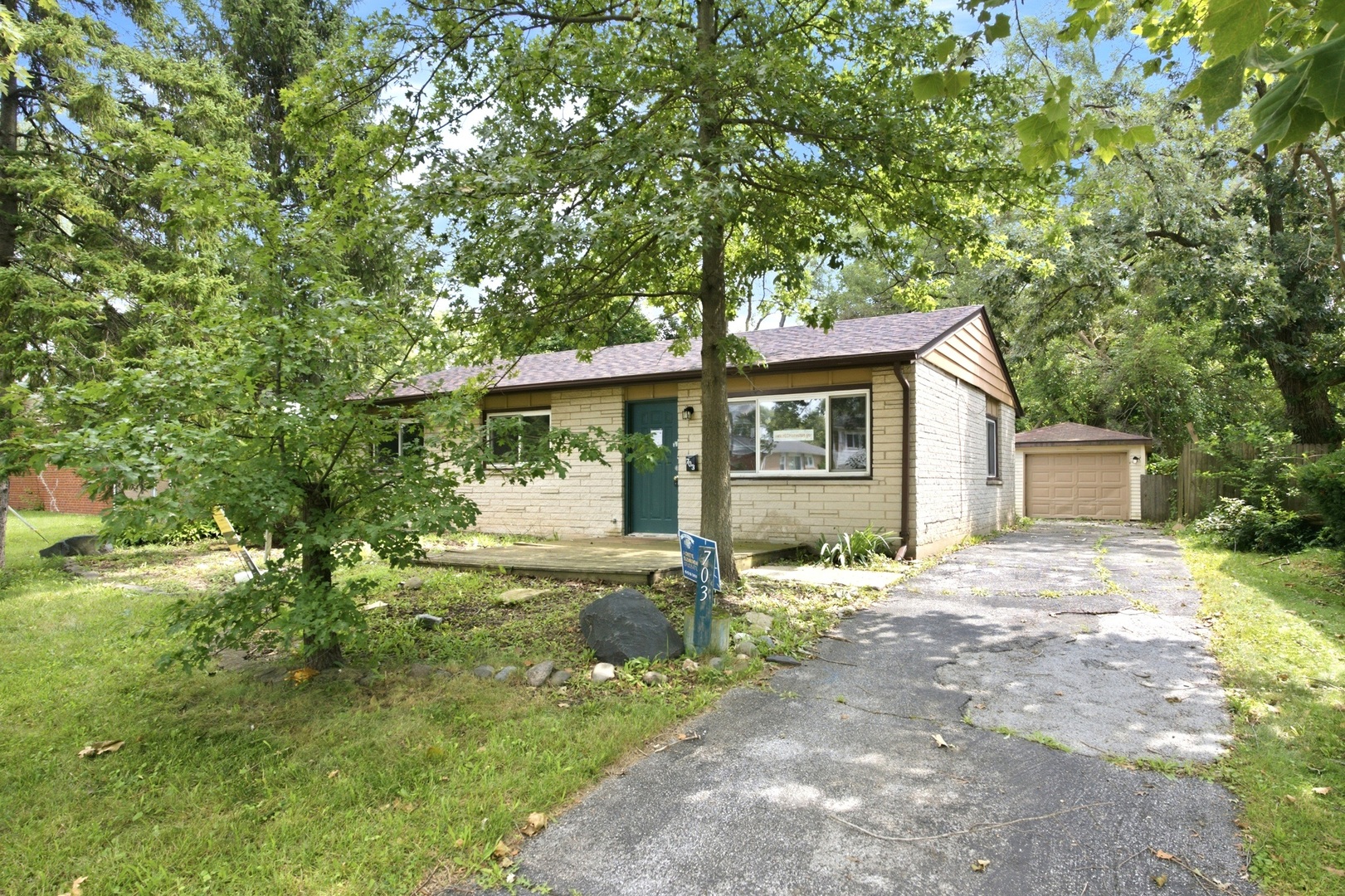 703 Circle Drive Property Photo 1