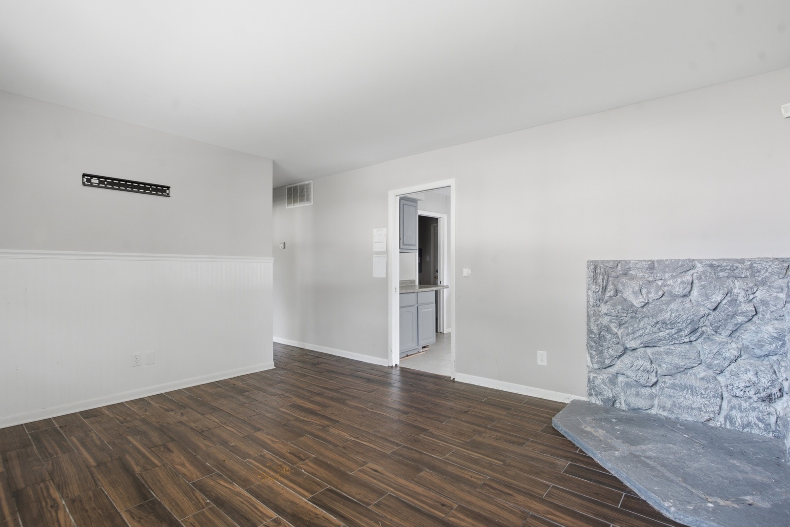 703 Circle Drive Property Photo 3
