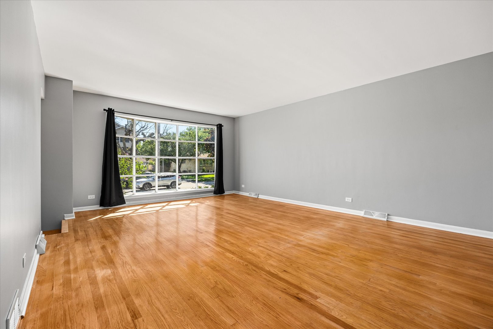 4312 Prairie Avenue Property Photo 8