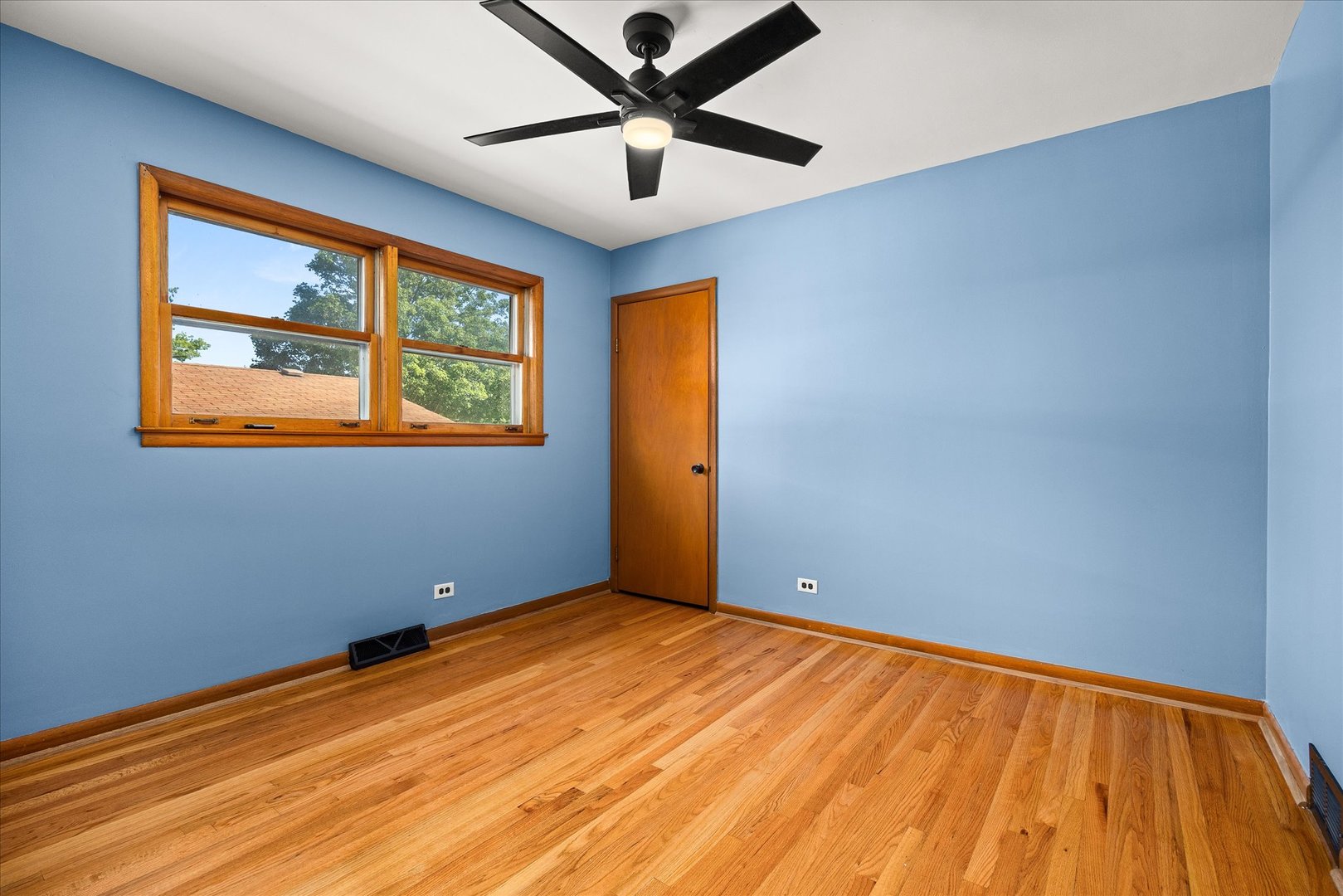 4312 Prairie Avenue Property Photo 9