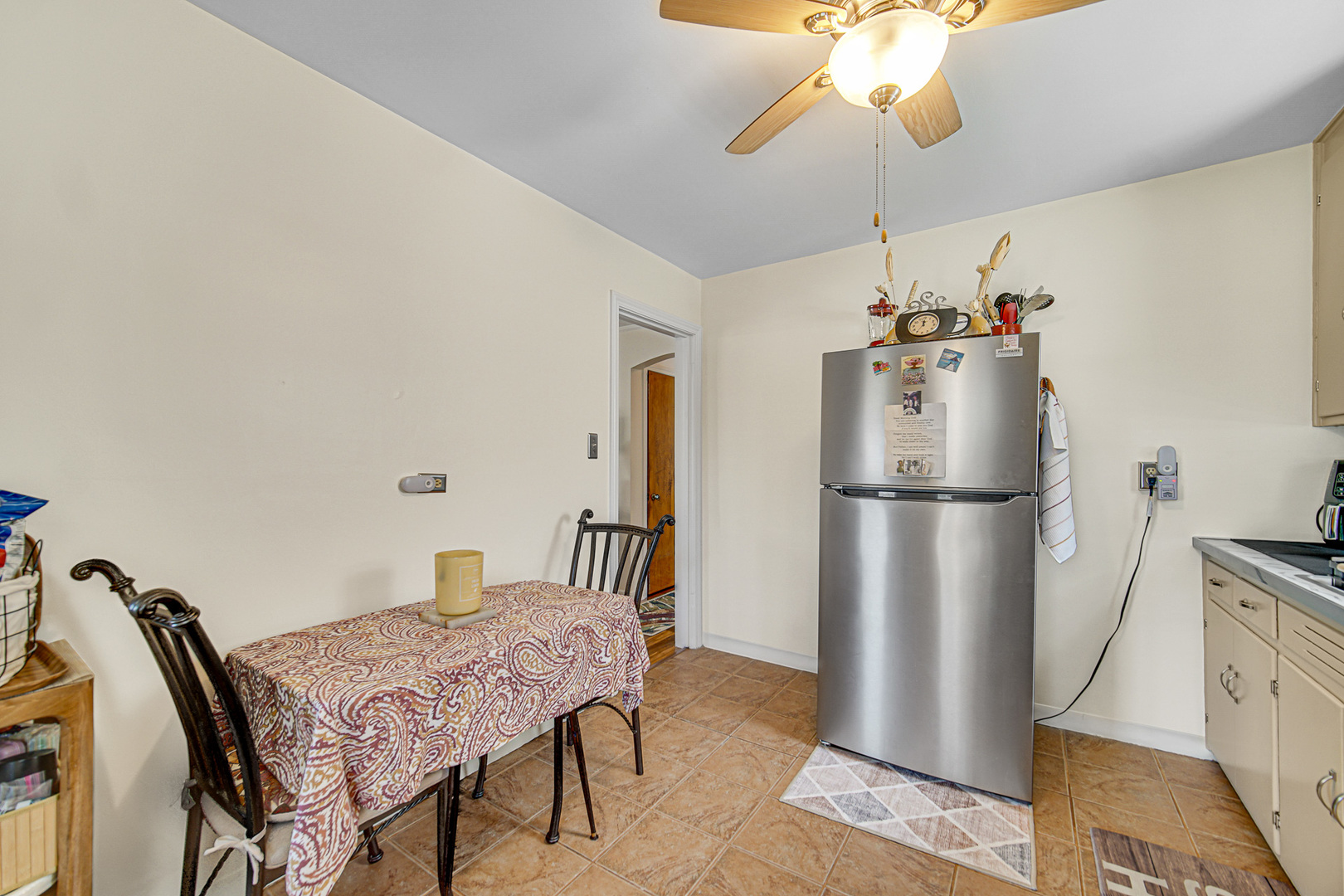 8610 S Vernon Avenue Property Photo 9