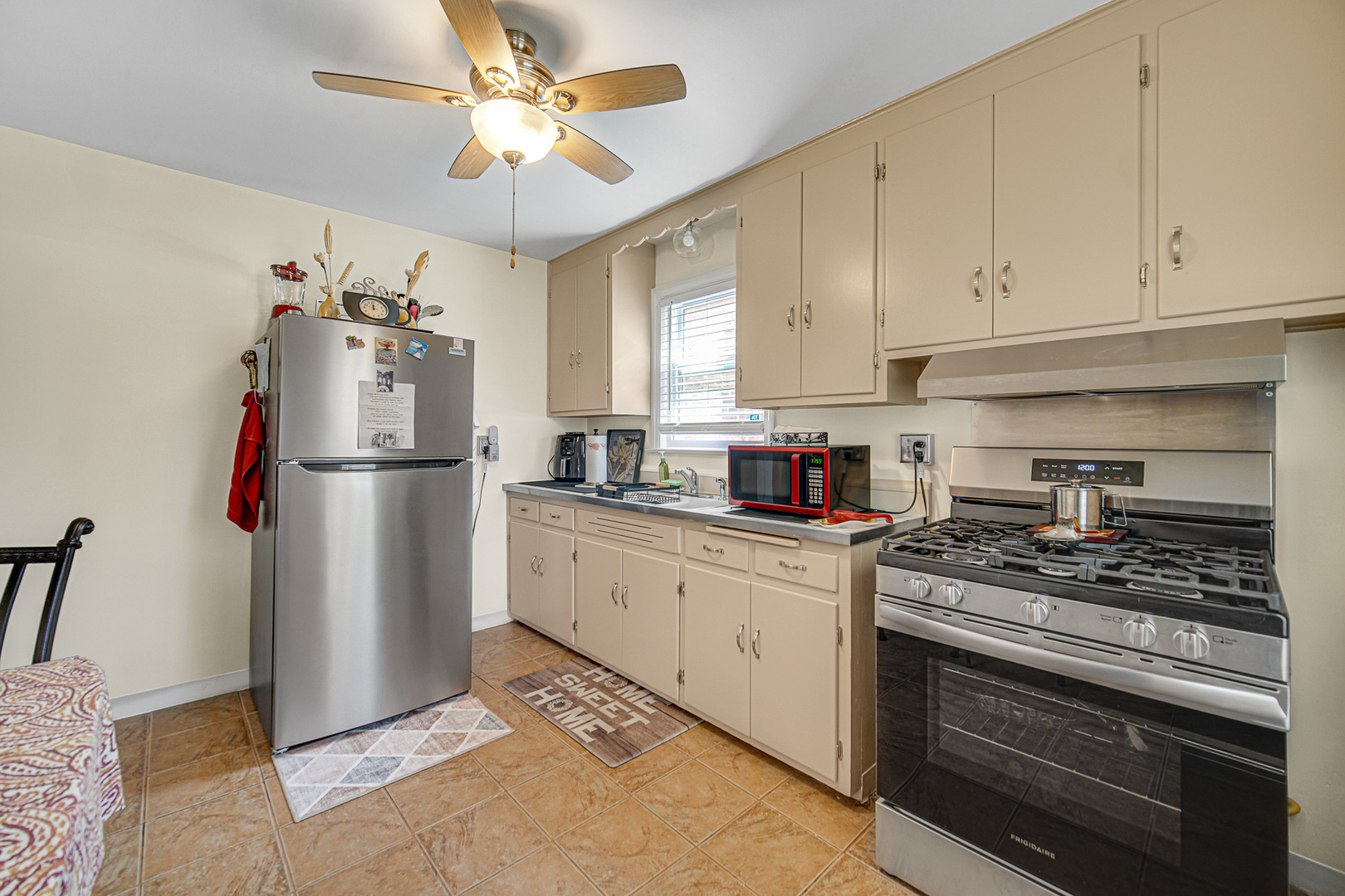 8610 S Vernon Avenue Property Photo 10