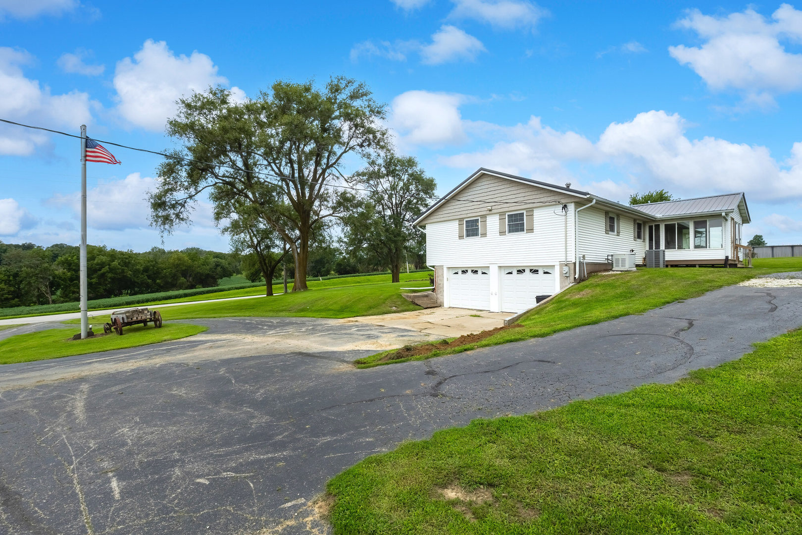8958 Il Hwy 82 Property Photo 5