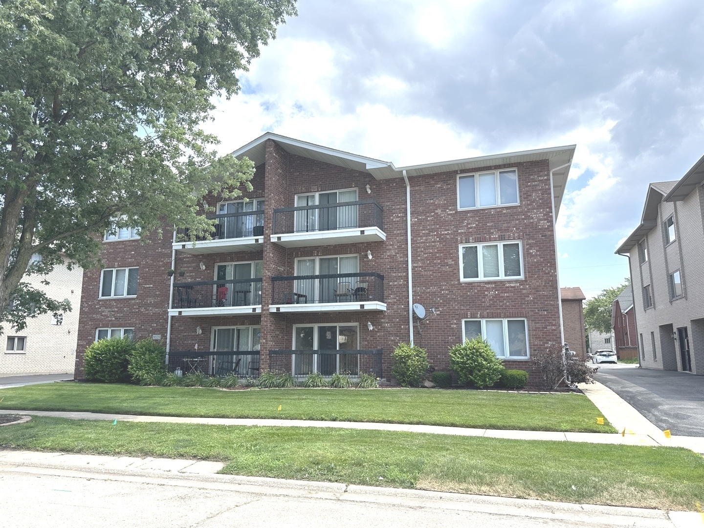 9529 Minnick Avenue 1S Property Photo 1