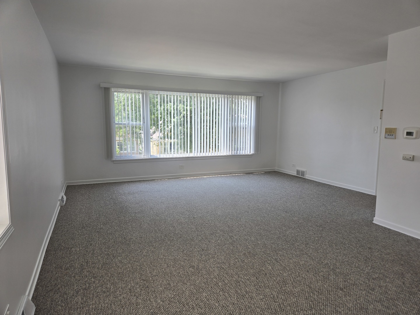 6039 N Artesian Avenue 2 Property Photo 4