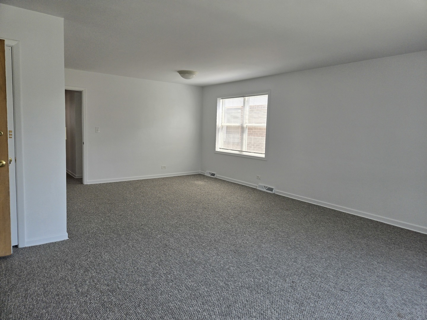 6039 N Artesian Avenue 2 Property Photo 5