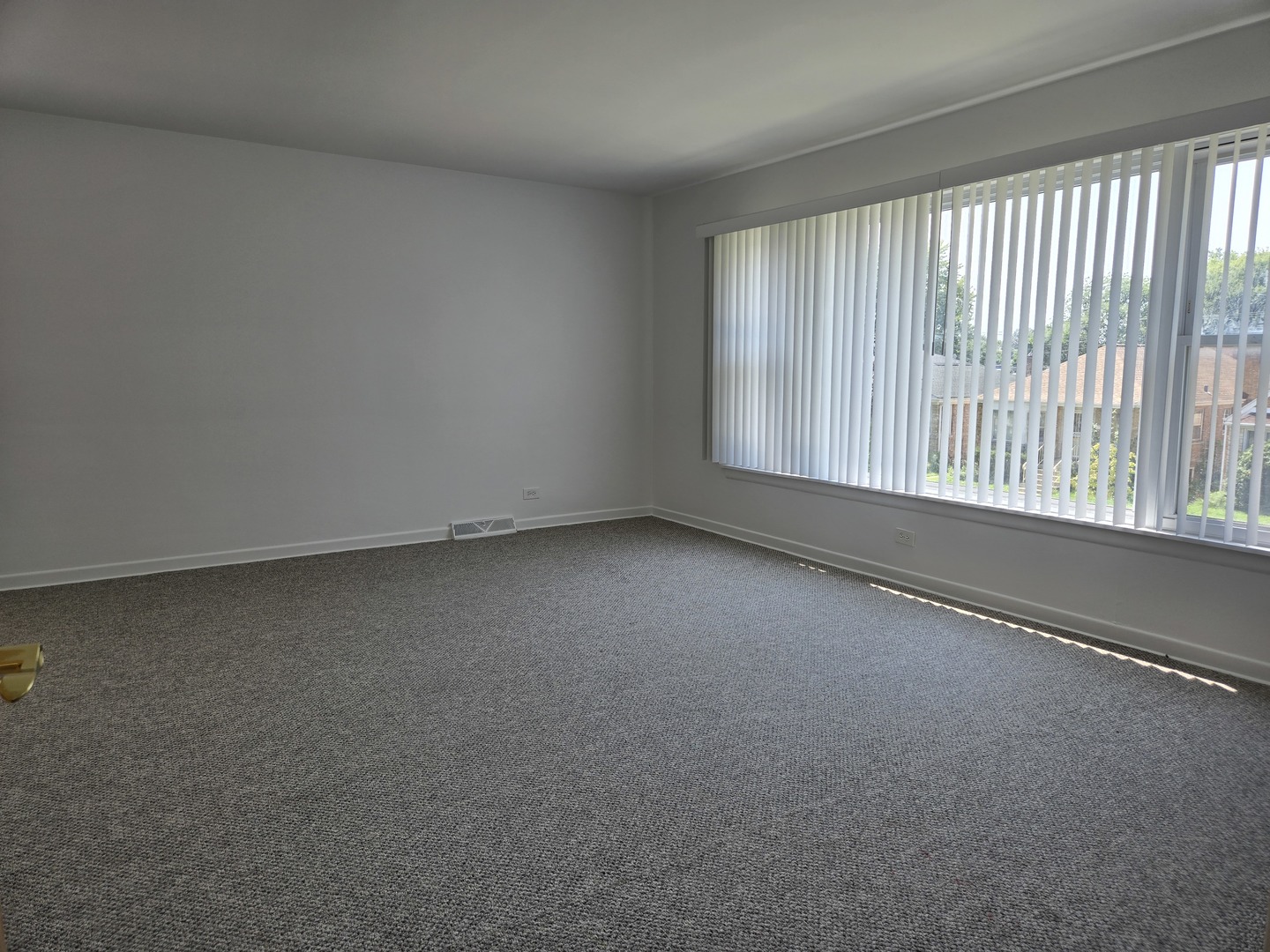 6039 N Artesian Avenue 2 Property Photo 6