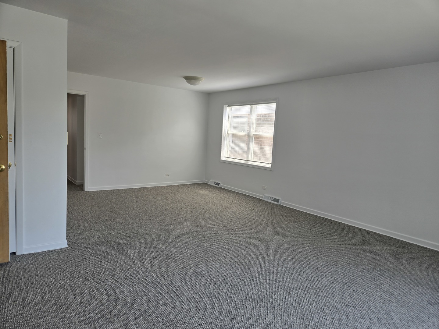 6039 N Artesian Avenue 2 Property Photo 7