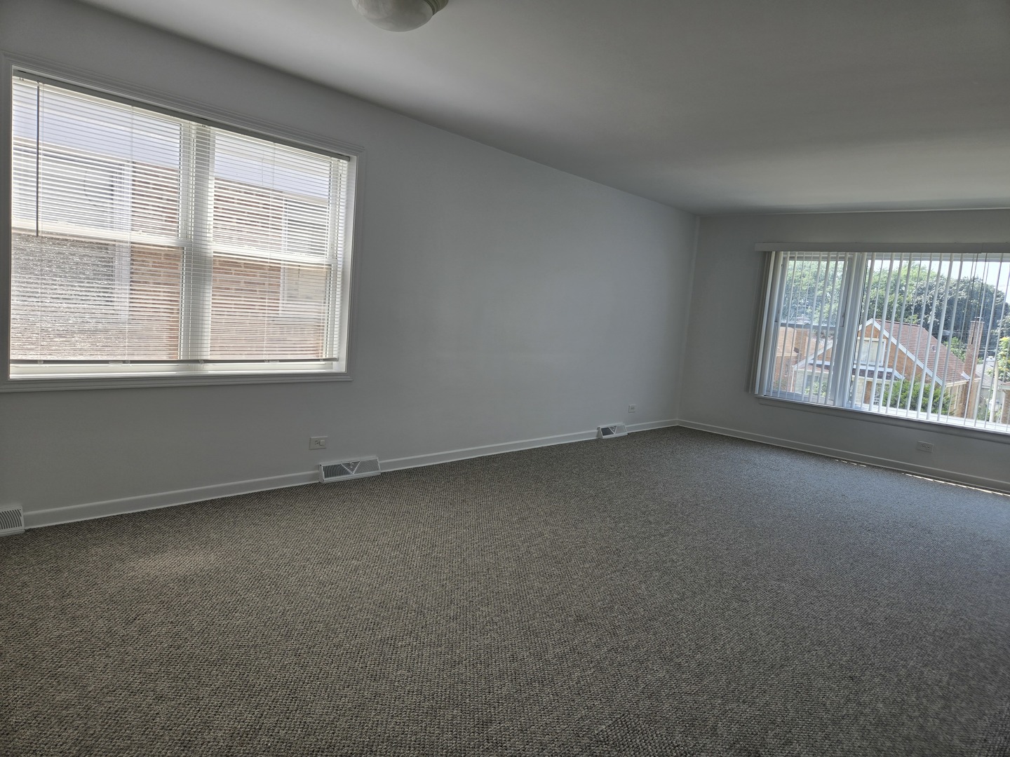 6039 N Artesian Avenue 2 Property Photo 8