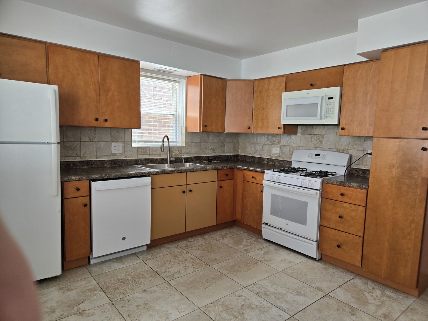 6039 N Artesian Avenue 2 Property Photo 9