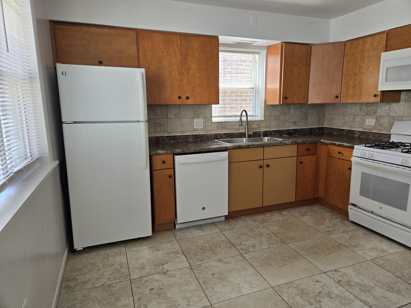 6039 N Artesian Avenue 2 Property Photo 11