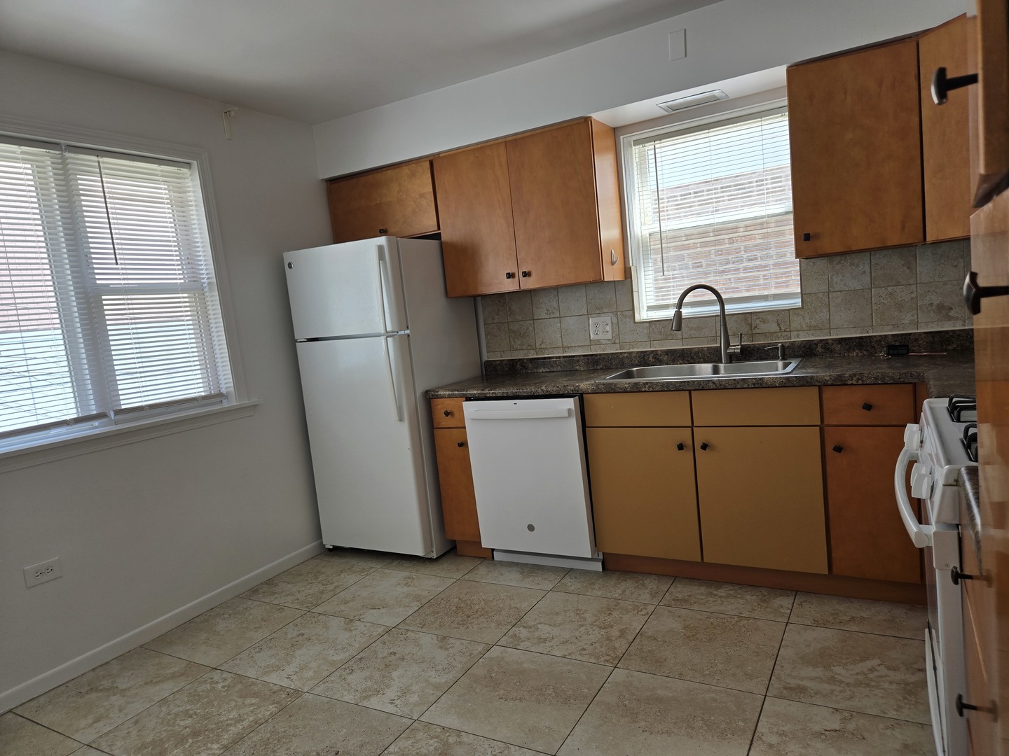6039 N Artesian Avenue 2 Property Photo 12