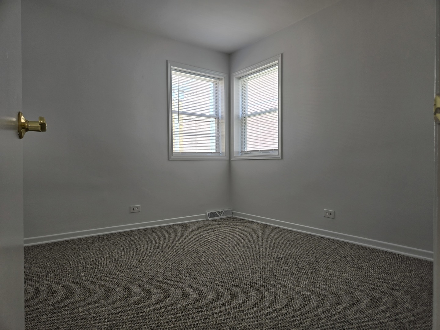 6039 N Artesian Avenue 2 Property Photo 14