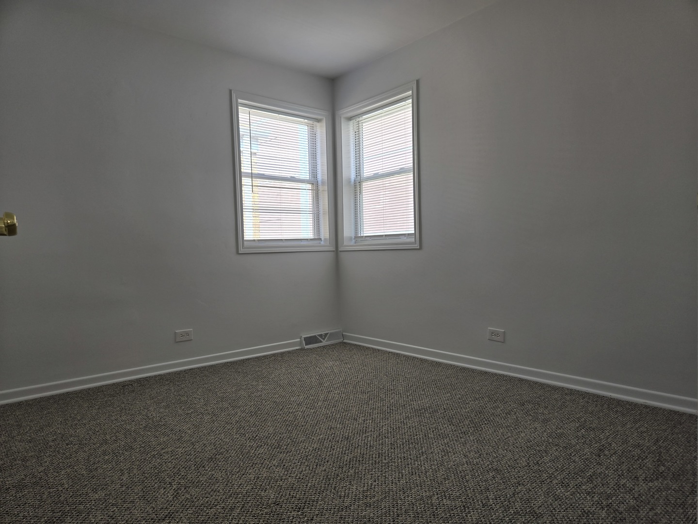 6039 N Artesian Avenue 2 Property Photo 16