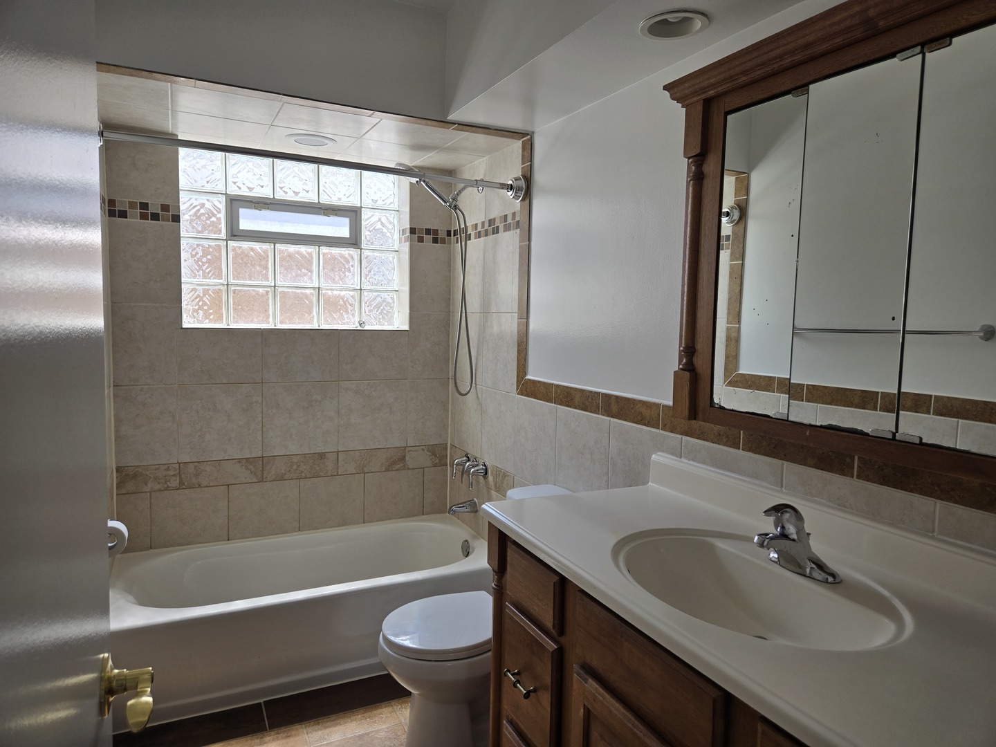 6039 N Artesian Avenue 2 Property Photo 18