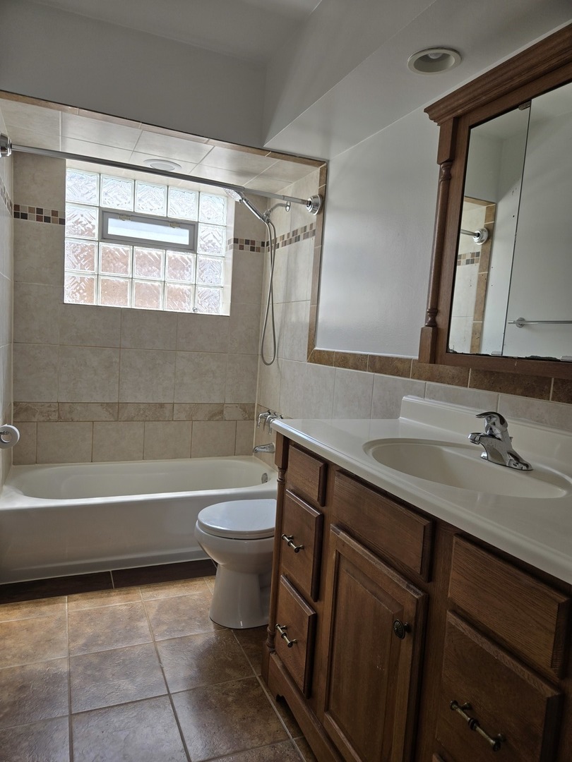 6039 N Artesian Avenue 2 Property Photo 19