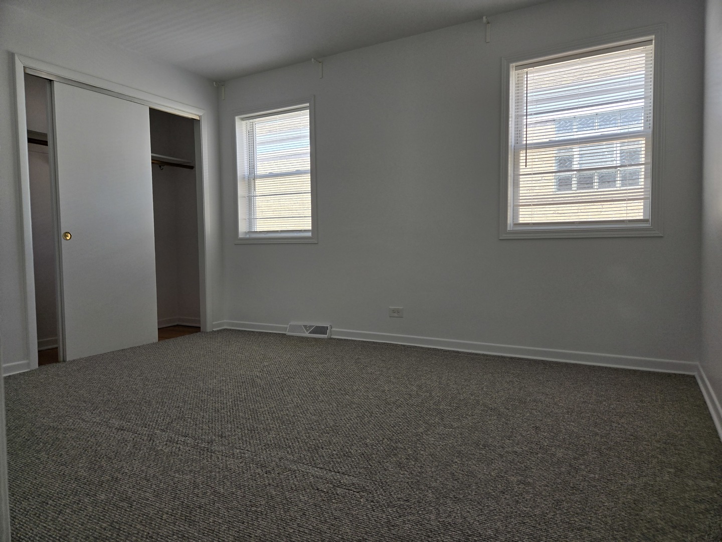 6039 N Artesian Avenue 2 Property Photo 24