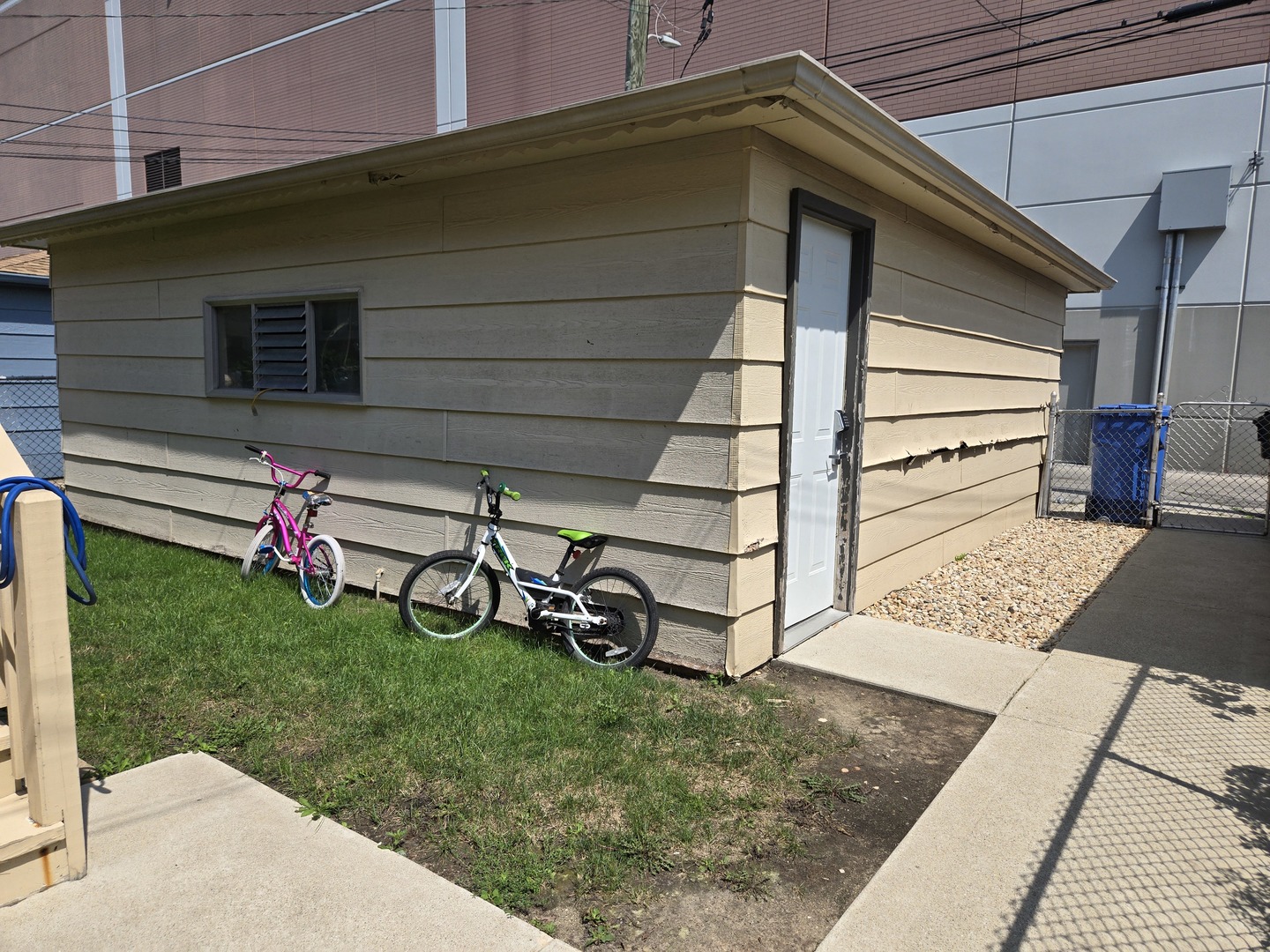 6039 N Artesian Avenue 2 Property Photo 25
