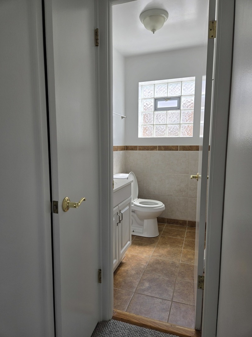 6039 N Artesian Avenue 2 Property Photo 27